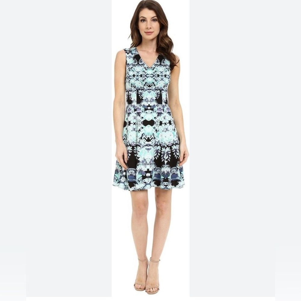 NWT Maggy London Feathered Floral Scuba
Fit and Flare, 14